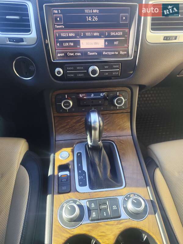 Внедорожник / Кроссовер Volkswagen Touareg 2016 в Хмельницком