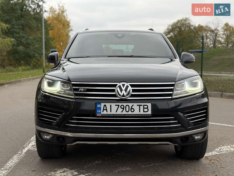 Позашляховик / Кросовер Volkswagen Touareg 2015 в Києві