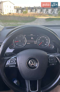 Позашляховик / Кросовер Volkswagen Touareg 2015 в 