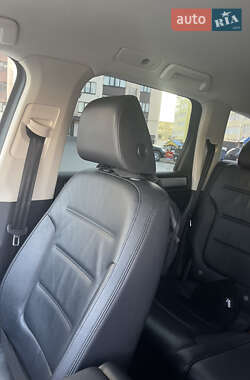 Позашляховик / Кросовер Volkswagen Touareg 2015 в 