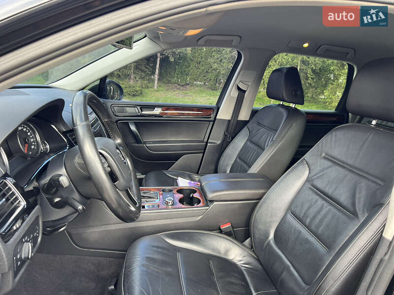 Внедорожник / Кроссовер Volkswagen Touareg 2011 в Тернополе