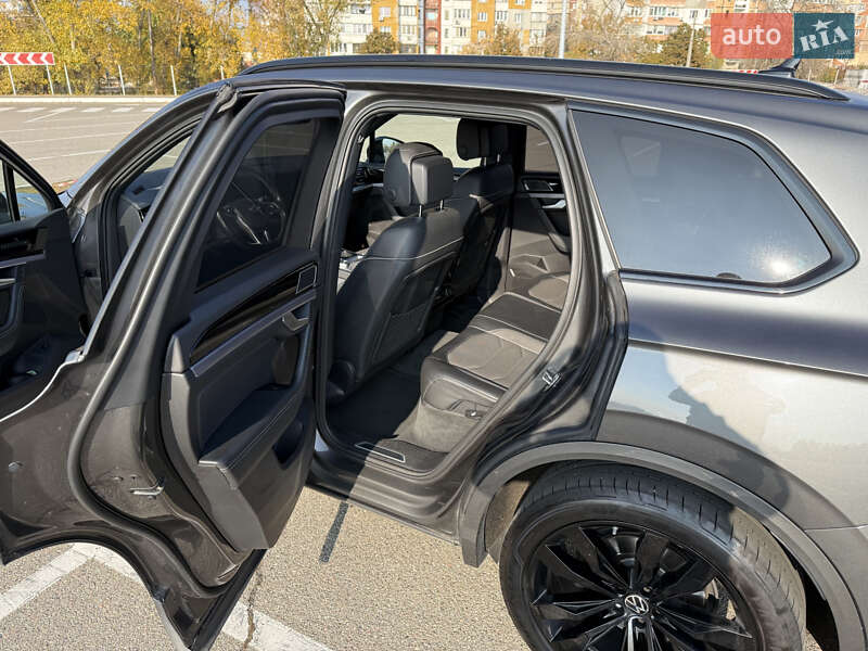 Внедорожник / Кроссовер Volkswagen Touareg 2019 в Киеве фото 19 Внедорожник / Кроссовер Volkswagen Touareg 2019 в Киеве