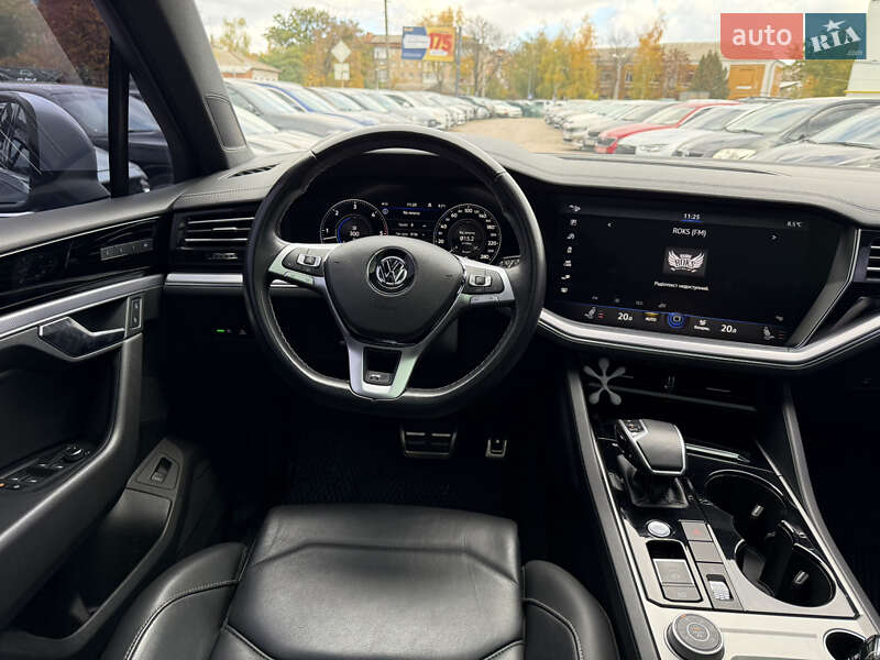Внедорожник / Кроссовер Volkswagen Touareg 2018 в Полтаве фото 16 Внедорожник / Кроссовер Volkswagen Touareg 2018 в Полтаве