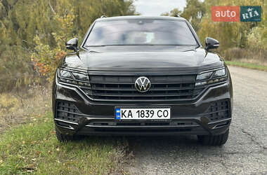 Позашляховик / Кросовер Volkswagen Touareg 2021 в Києві