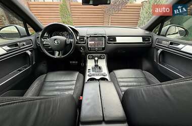 Внедорожник / Кроссовер Volkswagen Touareg 2012 в 