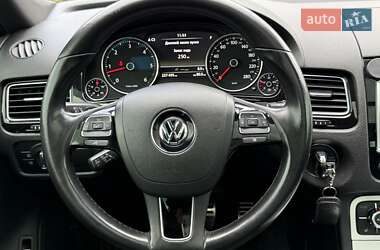 Внедорожник / Кроссовер Volkswagen Touareg 2012 в 