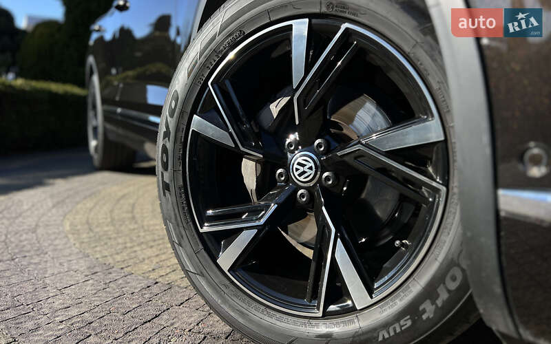 Позашляховик / Кросовер Volkswagen Touareg 2021 в Львові