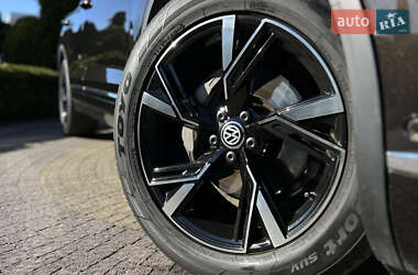 Внедорожник / Кроссовер Volkswagen Touareg 2021 в 