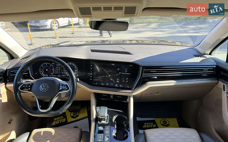 Позашляховик / Кросовер Volkswagen Touareg 2021 в Львові