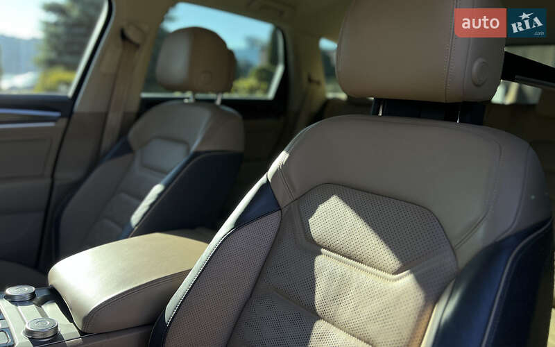 Позашляховик / Кросовер Volkswagen Touareg 2021 в Львові