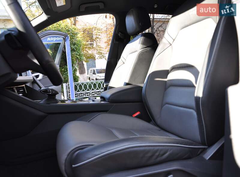 Позашляховик / Кросовер Volkswagen Touareg 2022 в Одесі
