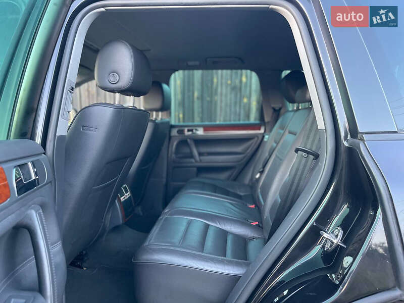 Позашляховик / Кросовер Volkswagen Touareg 2005 в Києві