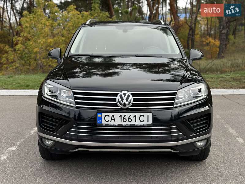 Позашляховик / Кросовер Volkswagen Touareg 2017 в Києві