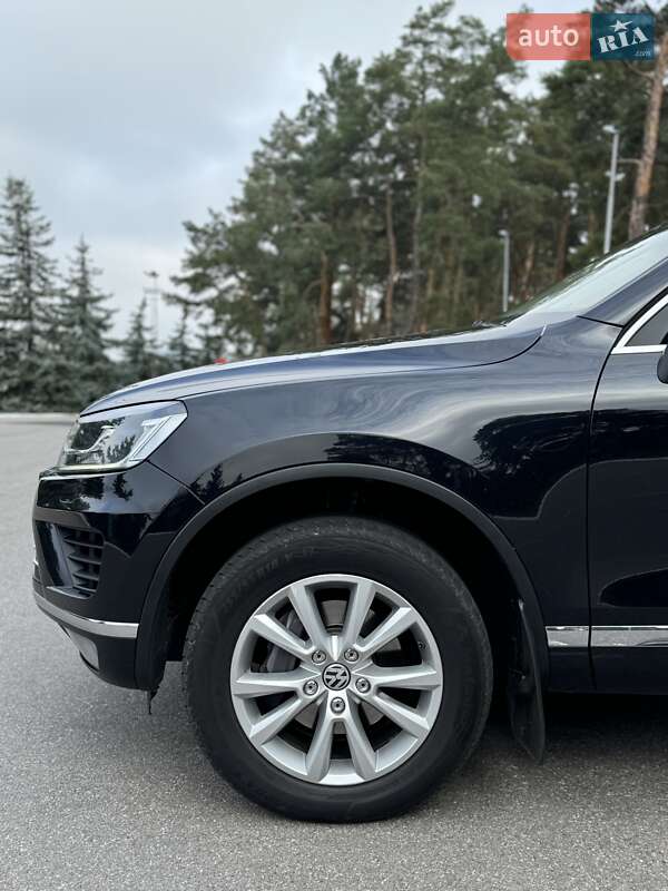 Позашляховик / Кросовер Volkswagen Touareg 2017 в Києві