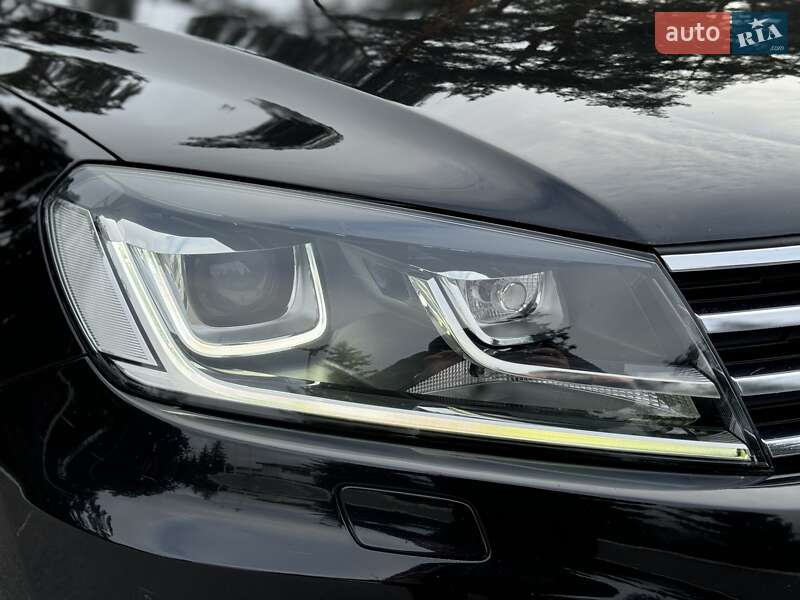 Позашляховик / Кросовер Volkswagen Touareg 2017 в Києві