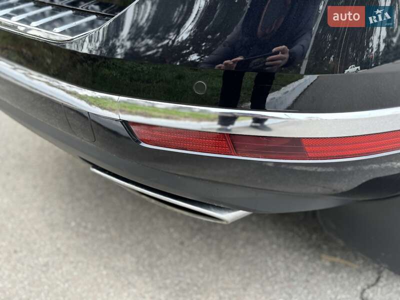 Позашляховик / Кросовер Volkswagen Touareg 2017 в Києві