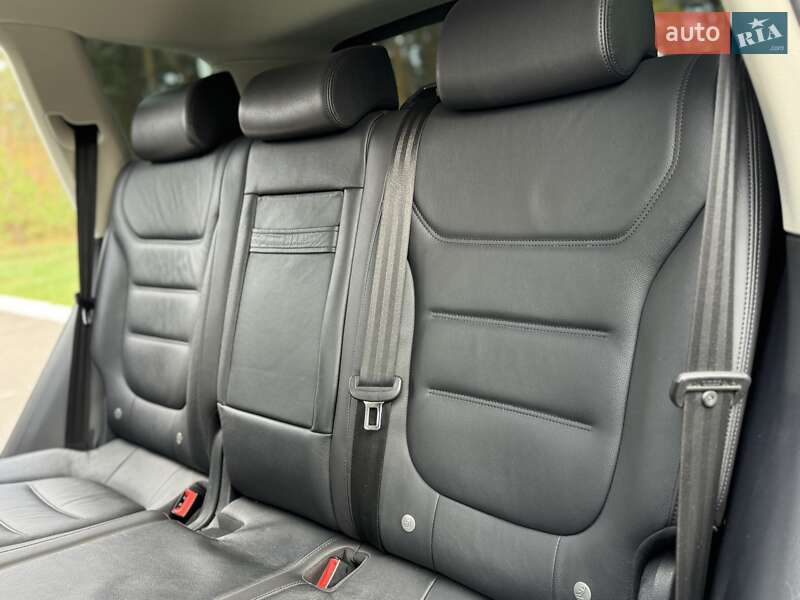 Позашляховик / Кросовер Volkswagen Touareg 2017 в Києві