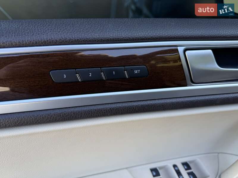 Позашляховик / Кросовер Volkswagen Touareg 2016 в Львові фото 22 Позашляховик / Кросовер Volkswagen Touareg 2016 в Львові