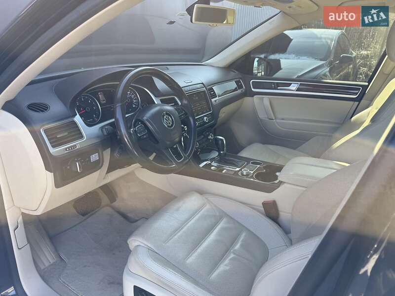 Позашляховик / Кросовер Volkswagen Touareg 2016 в Львові фото 28 Позашляховик / Кросовер Volkswagen Touareg 2016 в Львові