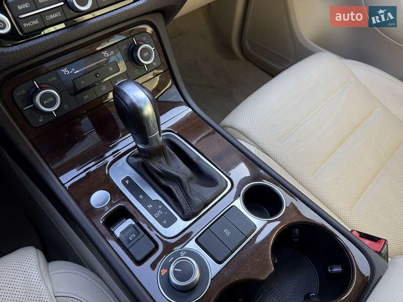 Позашляховик / Кросовер Volkswagen Touareg 2016 в Львові фото 41 Позашляховик / Кросовер Volkswagen Touareg 2016 в Львові