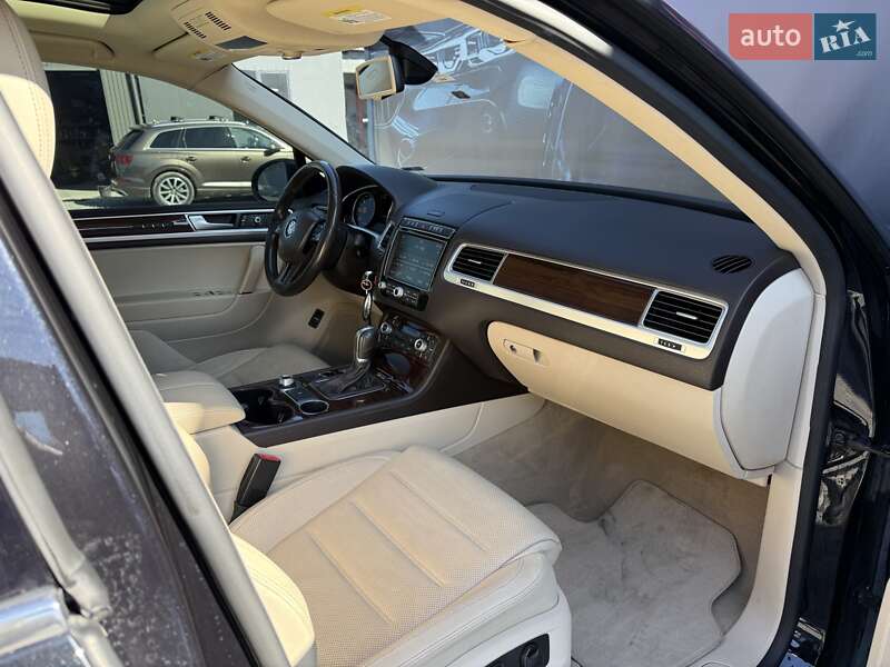Позашляховик / Кросовер Volkswagen Touareg 2016 в Львові фото 45 Позашляховик / Кросовер Volkswagen Touareg 2016 в Львові