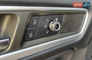Внедорожник / Кроссовер Volkswagen Touareg 2010 в 