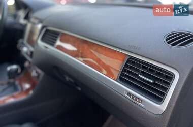 Внедорожник / Кроссовер Volkswagen Touareg 2010 в 