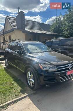Внедорожник / Кроссовер Volkswagen Touareg 2011 в Остроге
