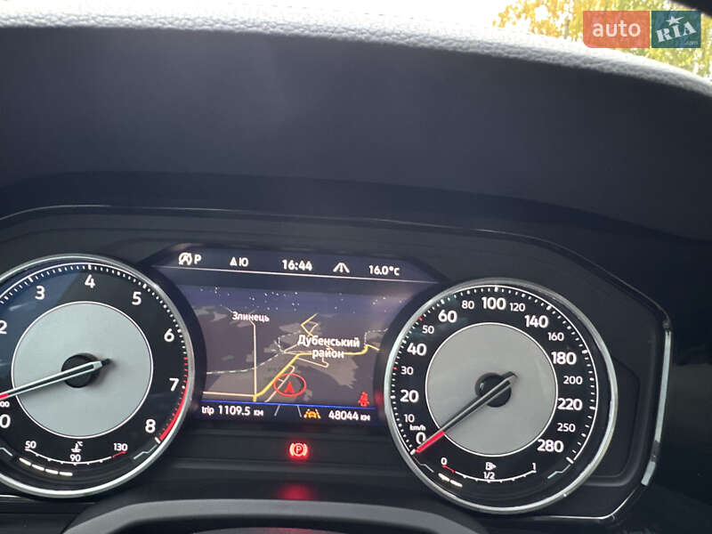 Внедорожник / Кроссовер Volkswagen Touareg 2019 в Дубно