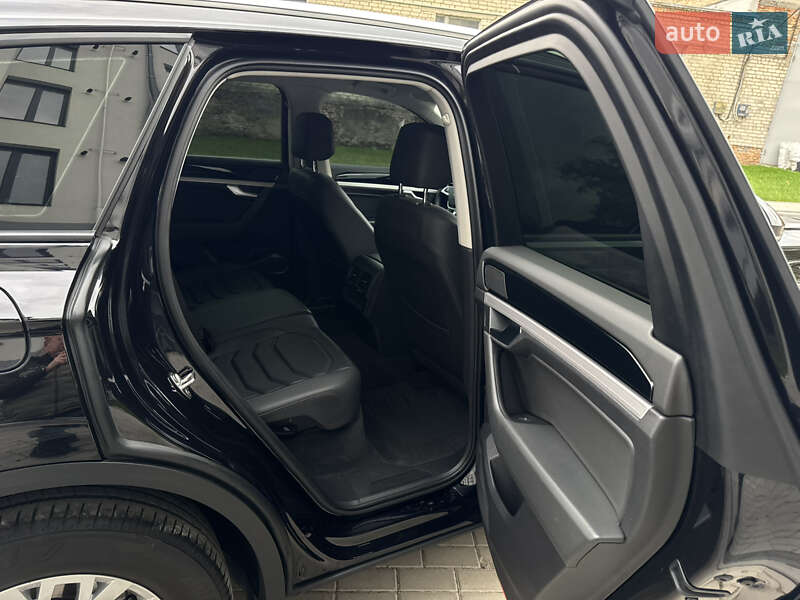 Внедорожник / Кроссовер Volkswagen Touareg 2019 в Дубно