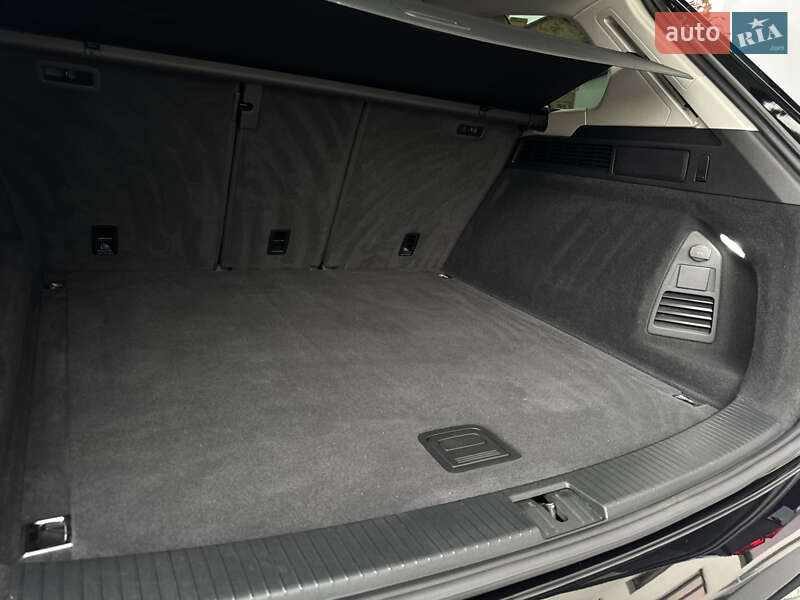 Внедорожник / Кроссовер Volkswagen Touareg 2019 в Дубно