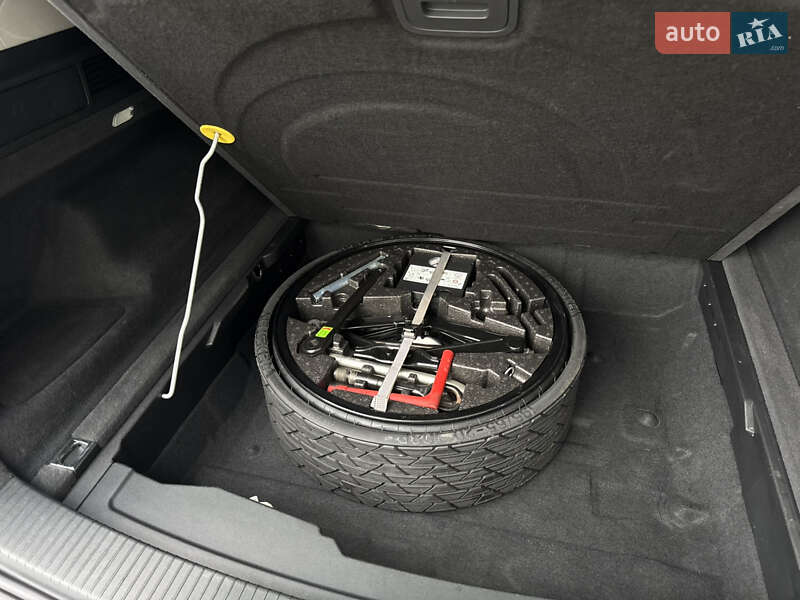 Внедорожник / Кроссовер Volkswagen Touareg 2019 в Дубно