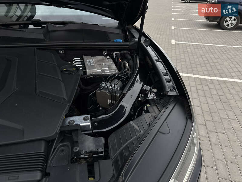 Внедорожник / Кроссовер Volkswagen Touareg 2019 в Дубно