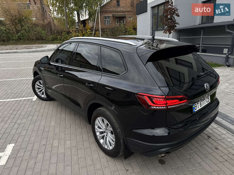 Внедорожник / Кроссовер Volkswagen Touareg 2019 в Дубно