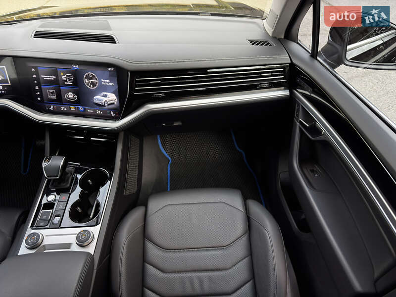 Внедорожник / Кроссовер Volkswagen Touareg 2021 в Днепре