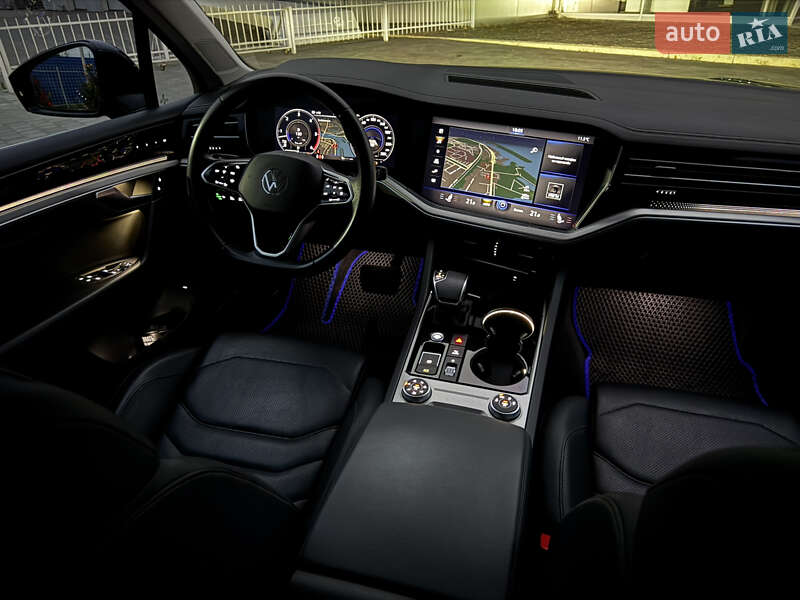 Внедорожник / Кроссовер Volkswagen Touareg 2021 в Днепре