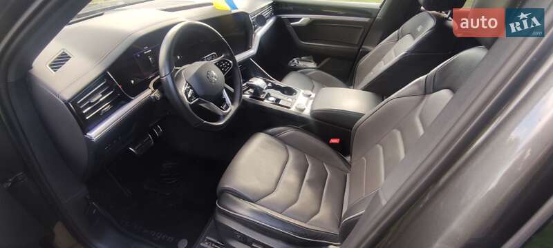 Внедорожник / Кроссовер Volkswagen Touareg 2021 в Козине
