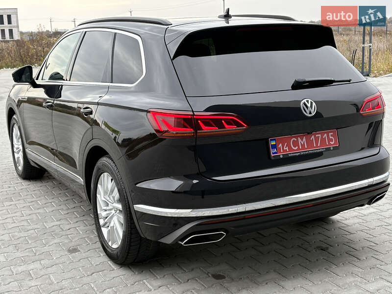 Внедорожник / Кроссовер Volkswagen Touareg 2019 в Львове