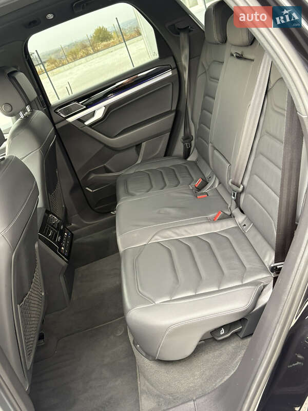 Внедорожник / Кроссовер Volkswagen Touareg 2019 в Львове