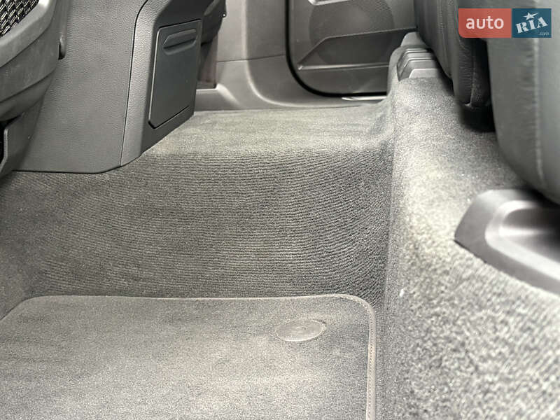 Внедорожник / Кроссовер Volkswagen Touareg 2019 в Львове