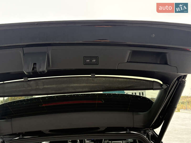 Внедорожник / Кроссовер Volkswagen Touareg 2019 в Львове