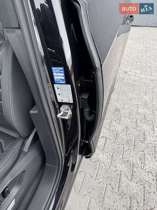 Внедорожник / Кроссовер Volkswagen Touareg 2019 в Львове