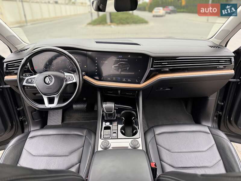 Позашляховик / Кросовер Volkswagen Touareg 2018 в Одесі