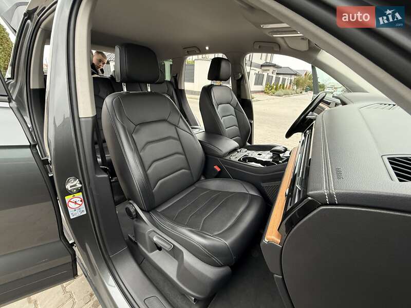 Позашляховик / Кросовер Volkswagen Touareg 2018 в Одесі