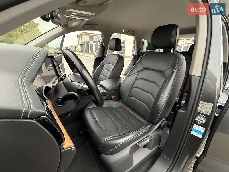 Позашляховик / Кросовер Volkswagen Touareg 2018 в Одесі