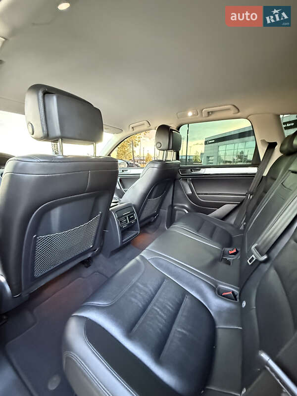 Внедорожник / Кроссовер Volkswagen Touareg 2016 в Мукачево