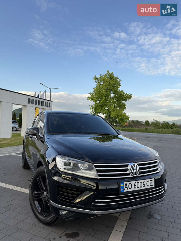 Внедорожник / Кроссовер Volkswagen Touareg 2016 в Мукачево