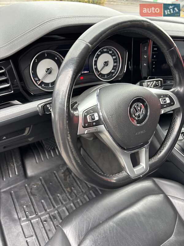 Позашляховик / Кросовер Volkswagen Touareg 2018 в Тячеві фото 11 Позашляховик / Кросовер Volkswagen Touareg 2018 в Тячеві