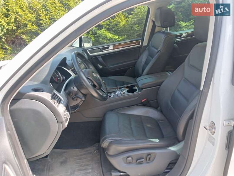 Позашляховик / Кросовер Volkswagen Touareg 2014 в Шепетівці