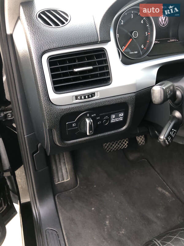 Внедорожник / Кроссовер Volkswagen Touareg 2011 в Львове